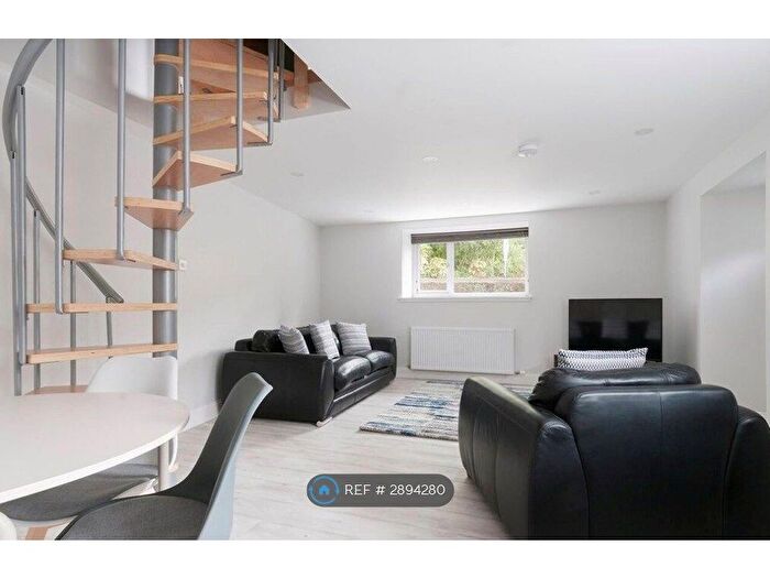 2 Bedroom Maisonette To Rent In High Street, Auchterarder, PH3