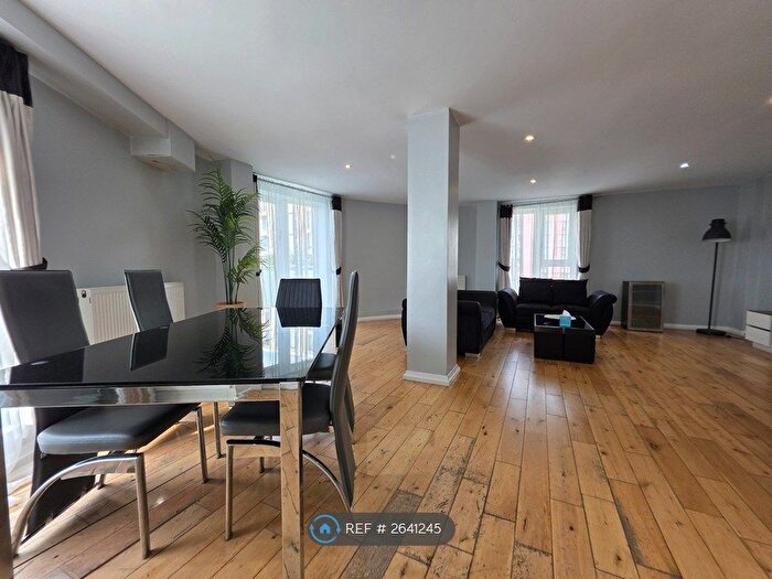 2 Bedroom Flat To Rent In Creative House, London, SW8