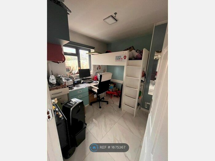 4 Bedroom Semi-Detached House To Rent In Moat Farm Road, Northolt, UB5