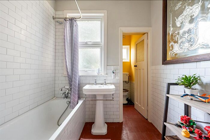 1 Bedroom Flat For Sale In Carr Road, Walthamstow, E17