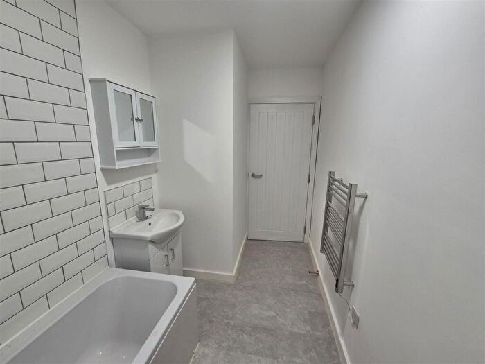 2 Bedroom Apartment To Rent In Stamford Street, Ashton-Under-Lyne, OL6