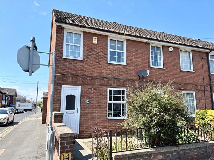 3 Bedroom End Of Terrace House For Sale In Heneage Road, Grimsby, DN32