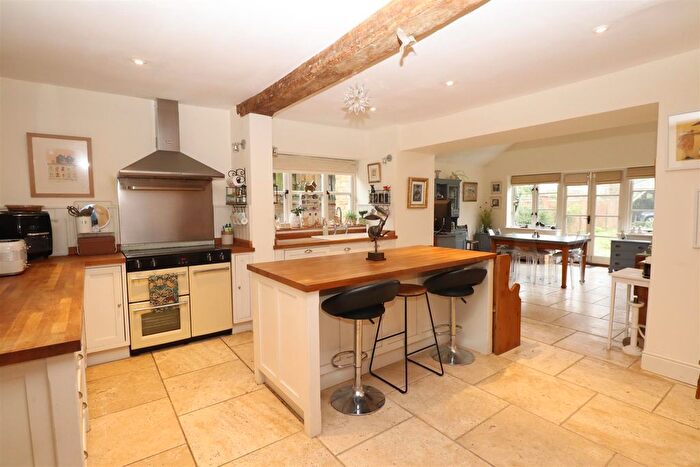 4 Bedroom Detached House For Sale In Long Street Road, Hanslope, Milton Keynes, MK19