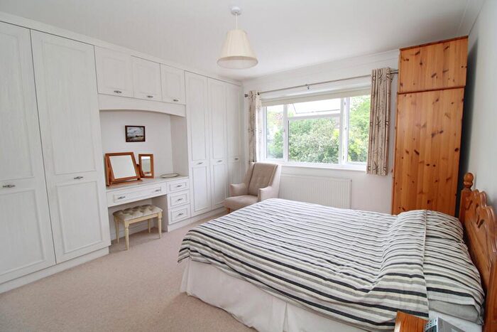 4 Bedroom Detached House For Sale In Broadoaks Way, Bromley, BR2