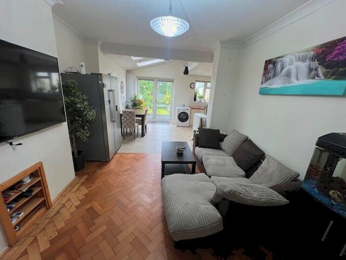 3 Bedroom House To Rent In Avondale Road, Grangetown, Cardiff, CF11