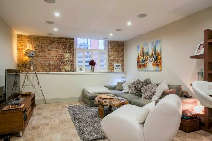 3 Bedroom Flat To Rent In Major Draper Street, Woolwich, London, SE18