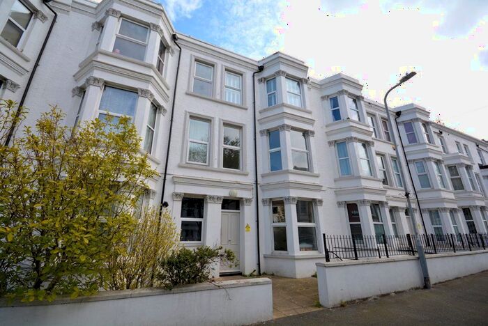 3 Bedroom Flat To Rent In Hereward House, Gordon Rd, Cliftonville, CT9