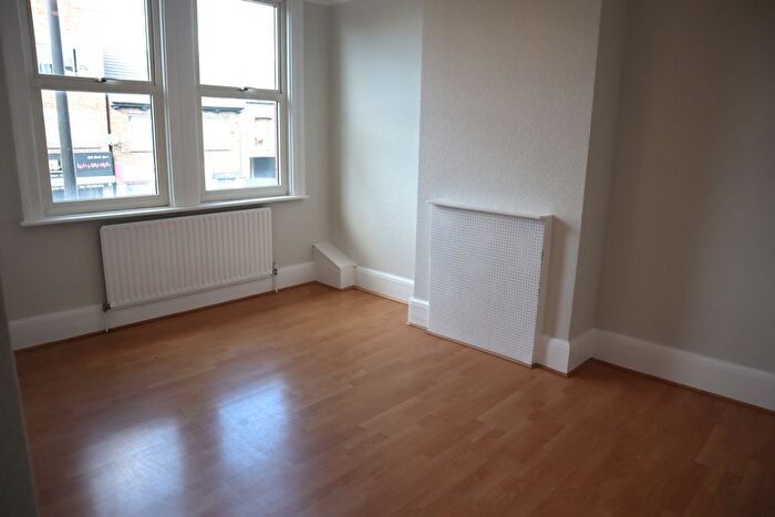 2 Bedroom Flat To Rent In High Street Colliers Wood, Colliers Wood, SW19
