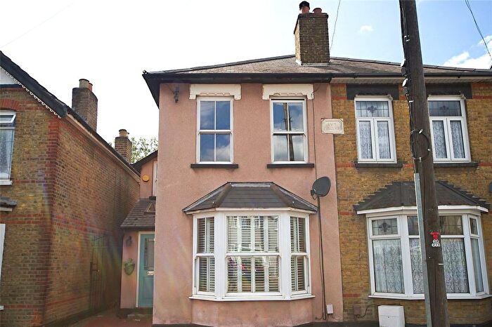 3 Bedroom Semi-Detached House For Sale In Havering Road, Romford, RM1