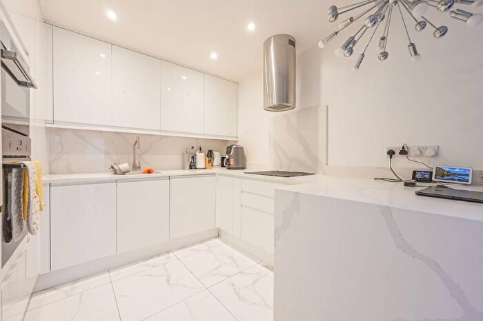 2 Bedroom Flat For Sale In Fishguard Way, London, Docklands, London, E16