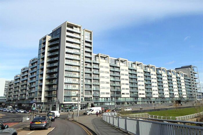 2 Bedroom Flat To Rent In Lancefield Quay, Glasgow, G3