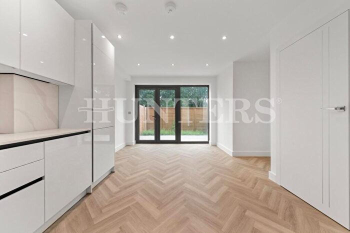 4 Bedroom End Of Terrace House For Sale In Larkshall Road, London, E4