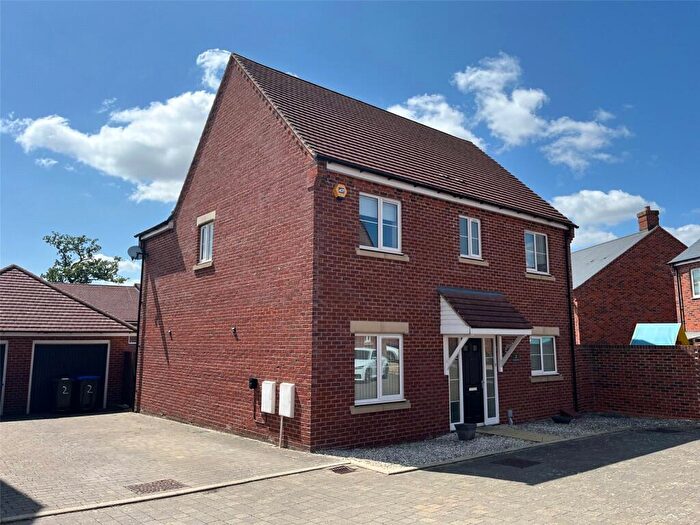 4 Bedroom Detached House For Sale In Boughton Close, Daventry, Northamptonshire, NN11