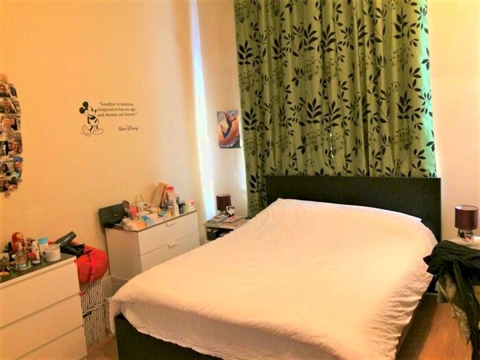 Studio To Rent In Lea Bridge Road, London, E10