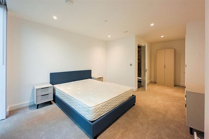 2 Bedroom Apartment To Rent In The Blade, M15