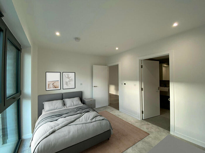 2 Bedroom Apartment To Rent In Woodberry Down, London, N4