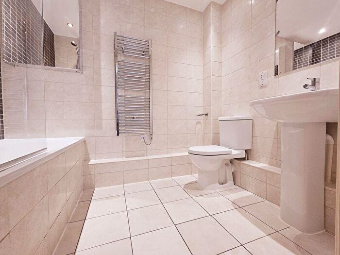2 Bedroom Apartment To Rent In Mann Island, Liverpool, L3