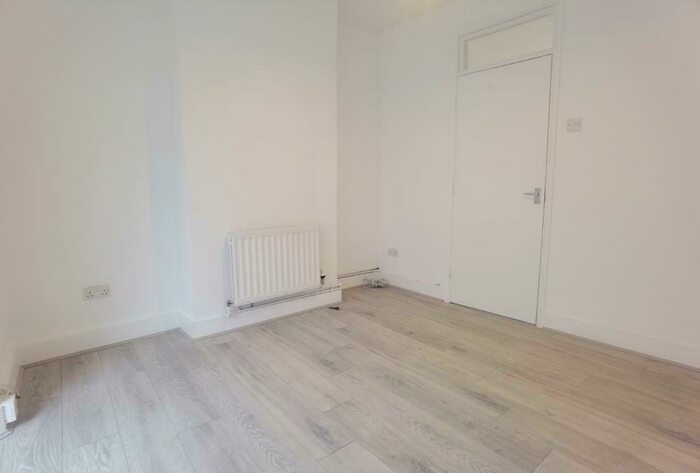 2 Bedroom Flat To Rent In Ashville Road, Leytonstone, London, E11