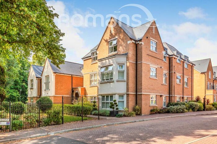 2 Bedroom Flat To Rent In Queenswood Crescent, Englefield Green, Egham, TW20