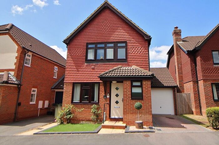 3 Bedroom Detached House For Sale In Avocet Way, Horndean, PO8