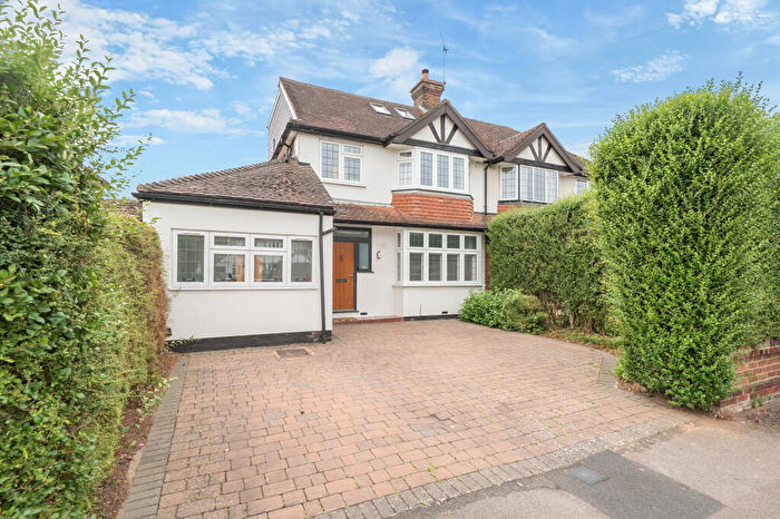 4 Bedroom Semi-Detached House For Sale In Watford Road, St. Albans, AL2