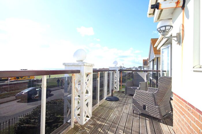 1 Bedroom Flat For Sale In Hurst Road, Milford On Sea, SO41