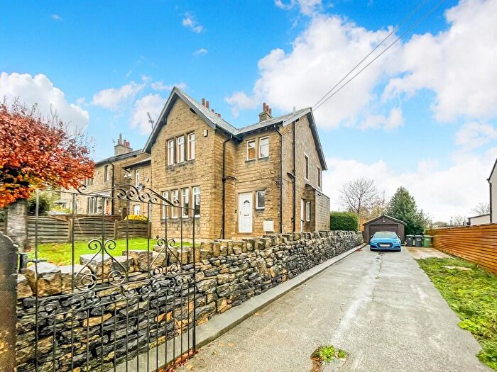 3 Bedroom Semi Detached House For Sale In Woodside Road, Beaumont Park, Huddersfield, West Yorkshire, HD4