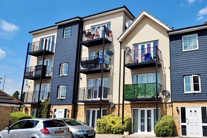 2 Bedroom Flat For Sale In Blackthorn Road, Ilford, IG1