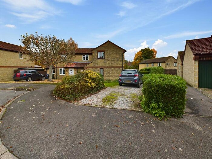 3 Bedroom Semi-Detached House For Sale In Wenhill Heights, Calne, SN11