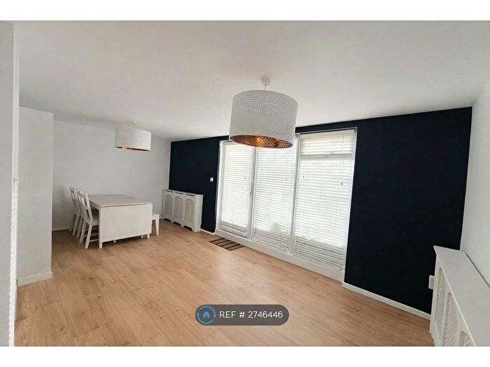 3 Bedroom Maisonette To Rent In Kimbolton Close, London, SE12