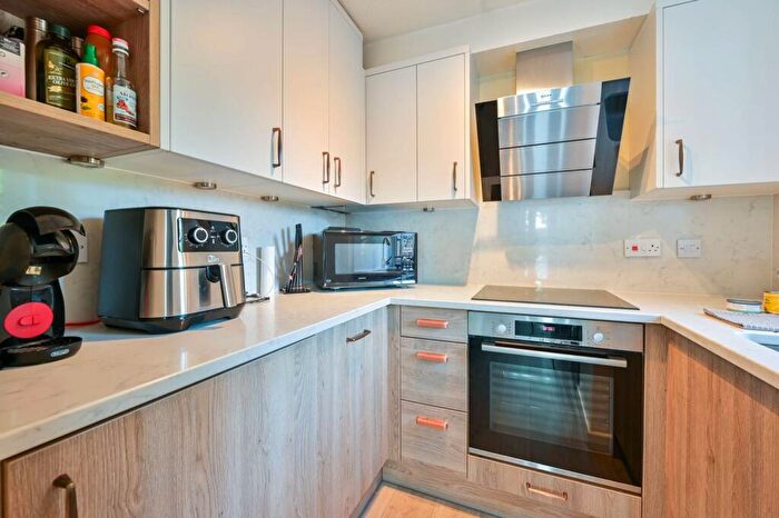 2 Bedroom Flat To Rent In Brunswick Quay, Rotherhithe, London, SE16