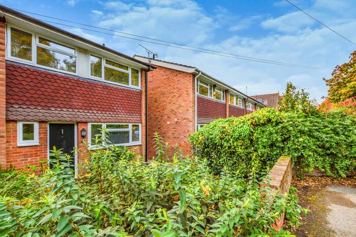 3 Bedroom End Of Terrace House To Rent In Colonels Lane, Chertsey, Surrey, KT16