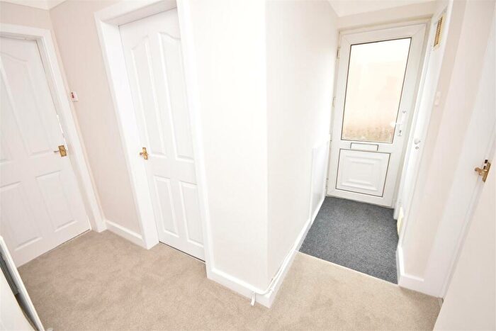 2 Bedroom Apartment To Rent In Castle Mount, Heswall, CH60