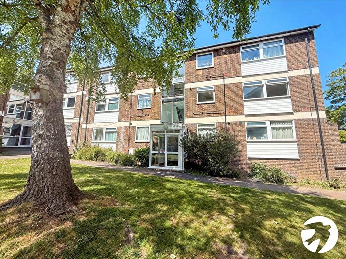 2 Bedroom Flat To Rent In Pine Lodge, Tonbridge Road, Maidstone, ME16