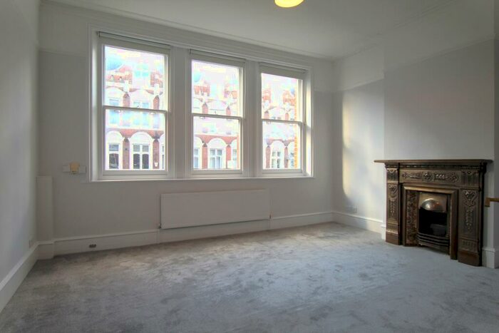 2 Bedroom Flat To Rent In Broadway Parade (), Hornsey, N8