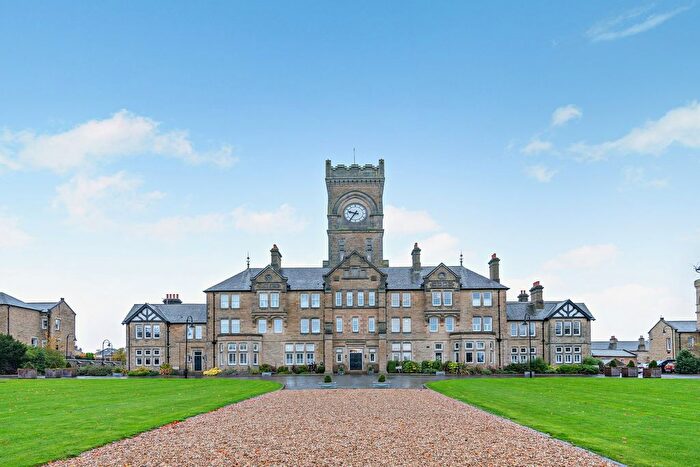 2 Bedroom Flat For Sale In High Royds Fold, Menston, Ilkley, LS29