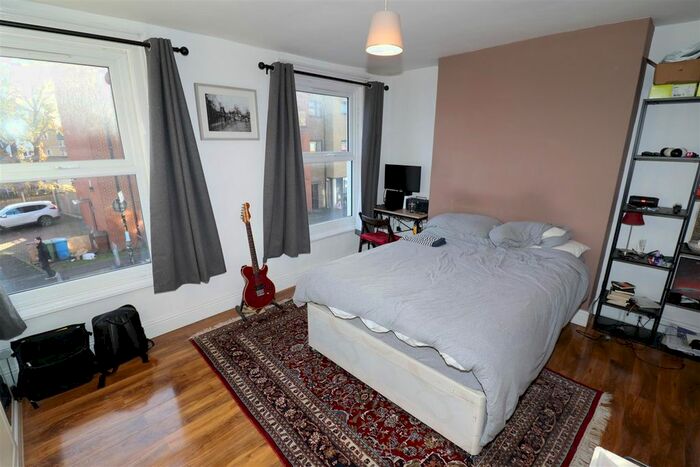 2 Bedroom Flat To Rent In Plough Way, Surrey Quays, London, SE16