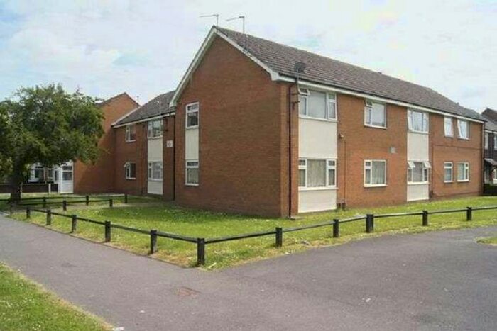 3 Bedroom Flat To Rent In Langley Court, Ellesmere Port, Cheshire., CH65