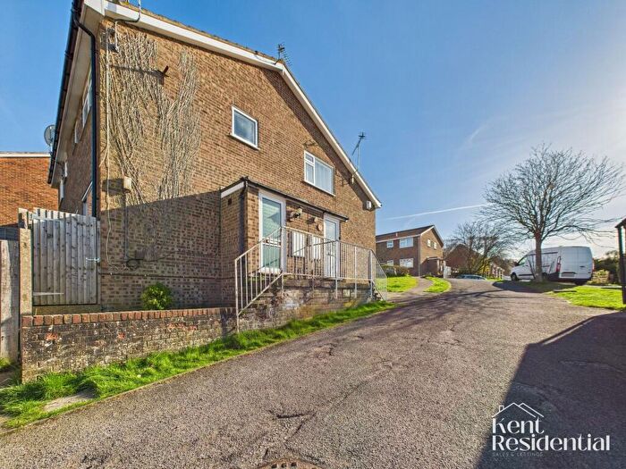 1 Bedroom Detached House To Rent In Chaffinch Close, Chatham, ME5