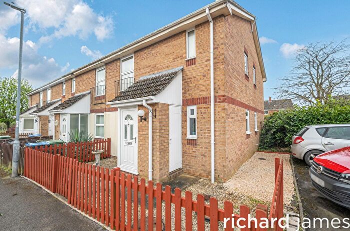 1 Bedroom Flat For Sale In Victoria Drive, Lyneham, Chippenham, SN15