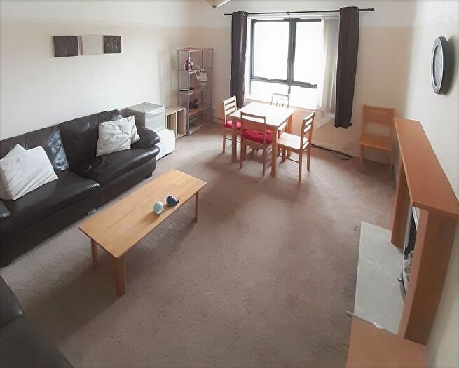 3 Bedroom Flat To Rent In Froghall Place, Aberdeen, AB24