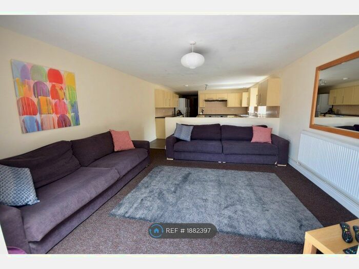 10 Bedroom Semi-Detached House To Rent In Wyeverne Road, Cardiff, CF24