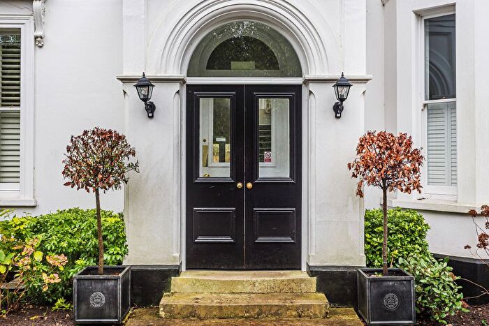 2 Bedroom Flat To Rent In Ref: Gk - Reigate Road, Reigate, RH2