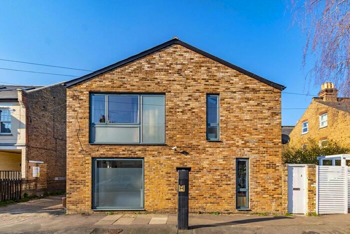 2 Bedroom Flat To Rent In Cromwell Road, London, SW19