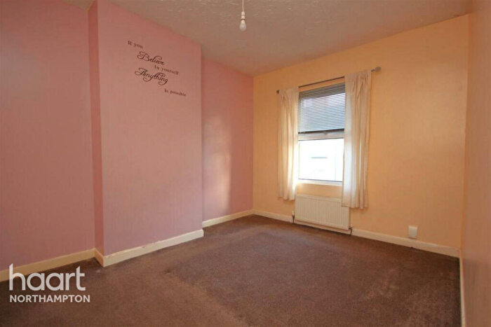 3 Bedroom Terraced House To Rent In Roberts Street, Rushden, NN10