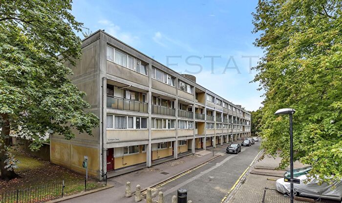 4 Bedroom Maisonette To Rent In Osmington House, Oval, London, SW8