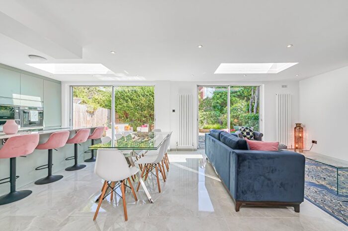 3 Bedroom Terraced House For Sale In Maple Close, London, SW4