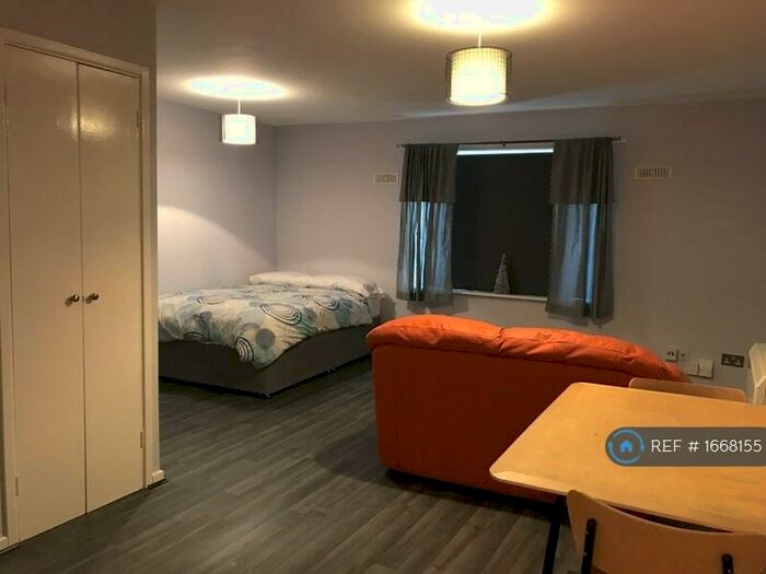 Studio To Rent In Bradman Way, Stevenage, SG1