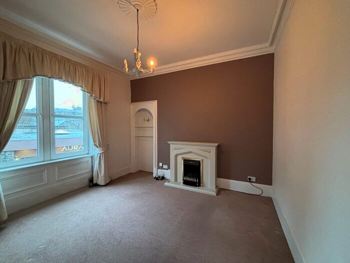 3 Bedroom Flat To Rent In High Street, Galashiels, TD1
