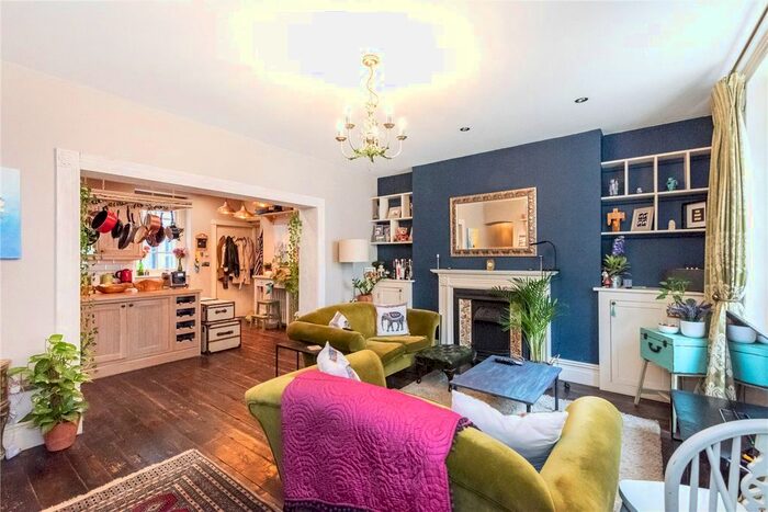 2 Bedroom Flat To Rent In Wilmington Square, London, WC1X